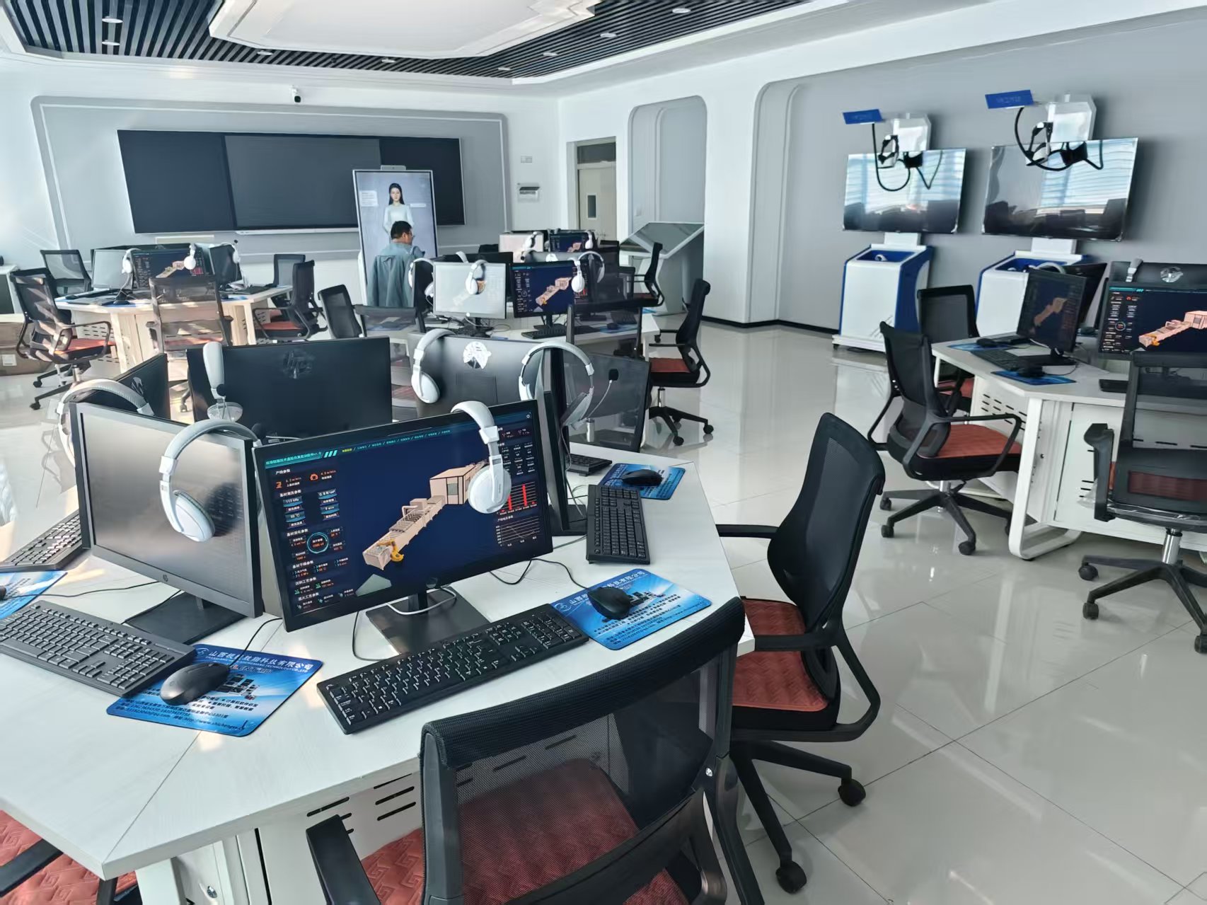 數(shù)字人賦能玻璃鍍膜實(shí)訓(xùn)革新！